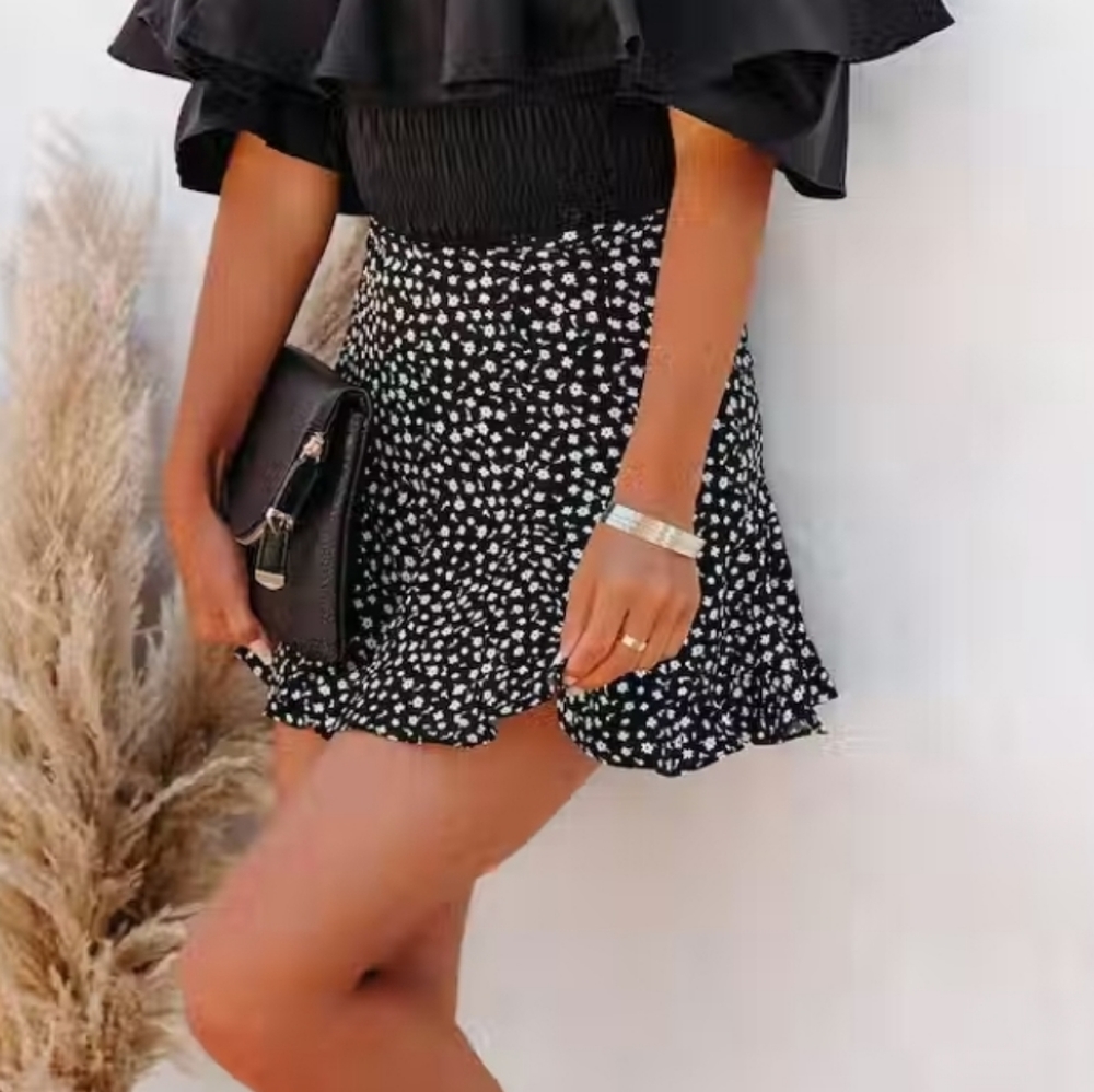Whitney floral ruffle mini skort